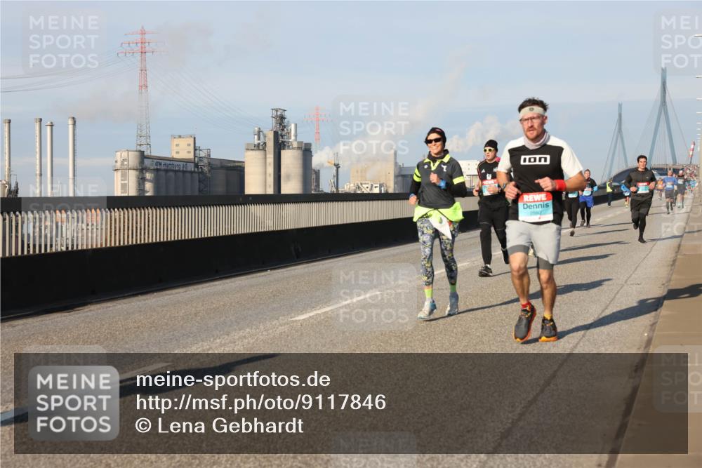 03.10.2025 - Köhlbrandbrückenlauf Lena Gebhardt http://msf.ph/oto/9117846 03.10.2025 09:44:33 Position 2  meine-sportfotos.de