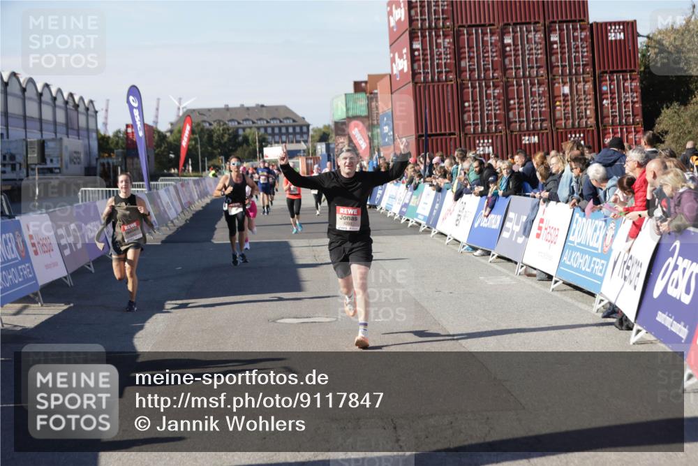 03.10.2025 - Köhlbrandbrückenlauf Jannik Wohlers http://msf.ph/oto/9117847 03.10.2025 13:03:19 Ziel 4085, 4208, 4225, 4268, 4283, 4856, 5048, 5063, 6279, 6612, 6722, 6784 meine-sportfotos.de