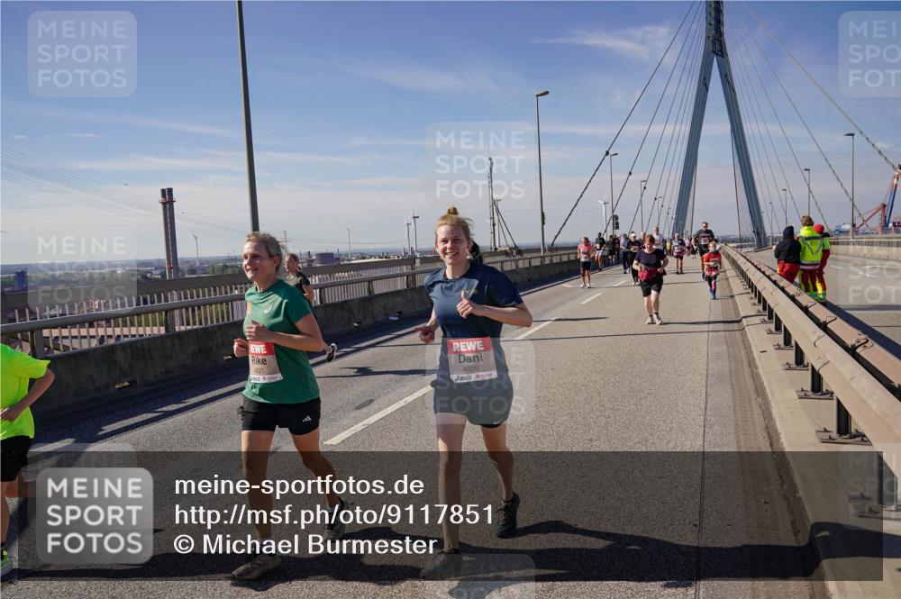 03.10.2025 - Köhlbrandbrückenlauf Michael Burmester http://msf.ph/oto/9117851 03.10.2025 12:59:16 Position 2 4921, 4920 meine-sportfotos.de