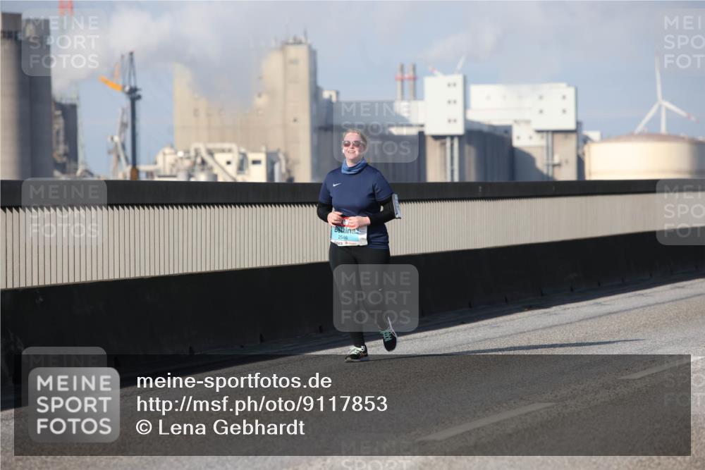03.10.2025 - Köhlbrandbrückenlauf Lena Gebhardt http://msf.ph/oto/9117853 03.10.2025 10:24:19 Position 2 2546 meine-sportfotos.de