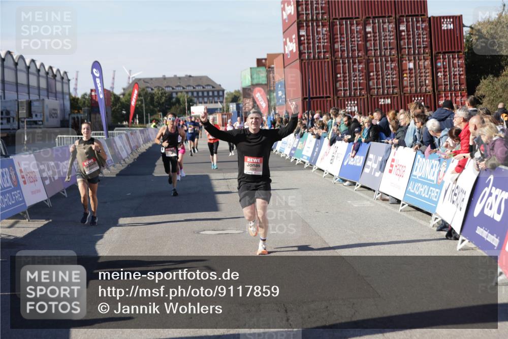 03.10.2025 - Köhlbrandbrückenlauf Jannik Wohlers http://msf.ph/oto/9117859 03.10.2025 13:03:19 Ziel 4085, 4208, 4225, 4268, 4283, 4856, 5048, 5063, 6279, 6612, 6722, 6784 meine-sportfotos.de
