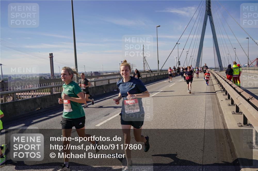 03.10.2025 - Köhlbrandbrückenlauf Michael Burmester http://msf.ph/oto/9117860 03.10.2025 12:59:16 Position 2 921, 4920 meine-sportfotos.de