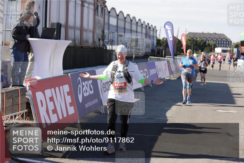 03.10.2025 - Köhlbrandbrückenlauf Jannik Wohlers http://msf.ph/oto/9117862 03.10.2025 13:34:07 Ziel 4438, 4919, 4970, 5036, 5300, 5593, 6095, 6246, 6420, 6421, 6574 meine-sportfotos.de