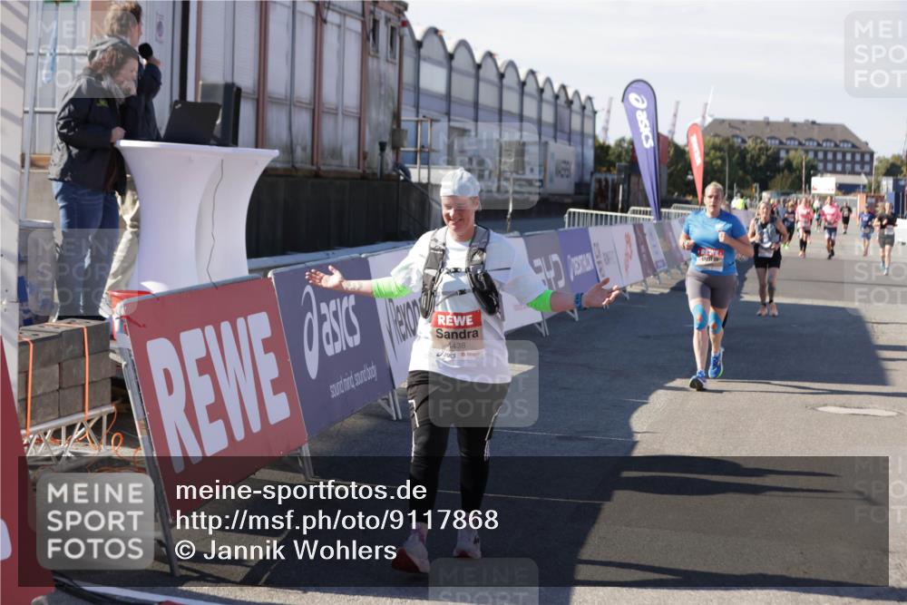 03.10.2025 - Köhlbrandbrückenlauf Jannik Wohlers http://msf.ph/oto/9117868 03.10.2025 13:34:07 Ziel 4438, 4919, 4970, 5036, 5300, 5593, 6095, 6246, 6420, 6421, 6574 meine-sportfotos.de