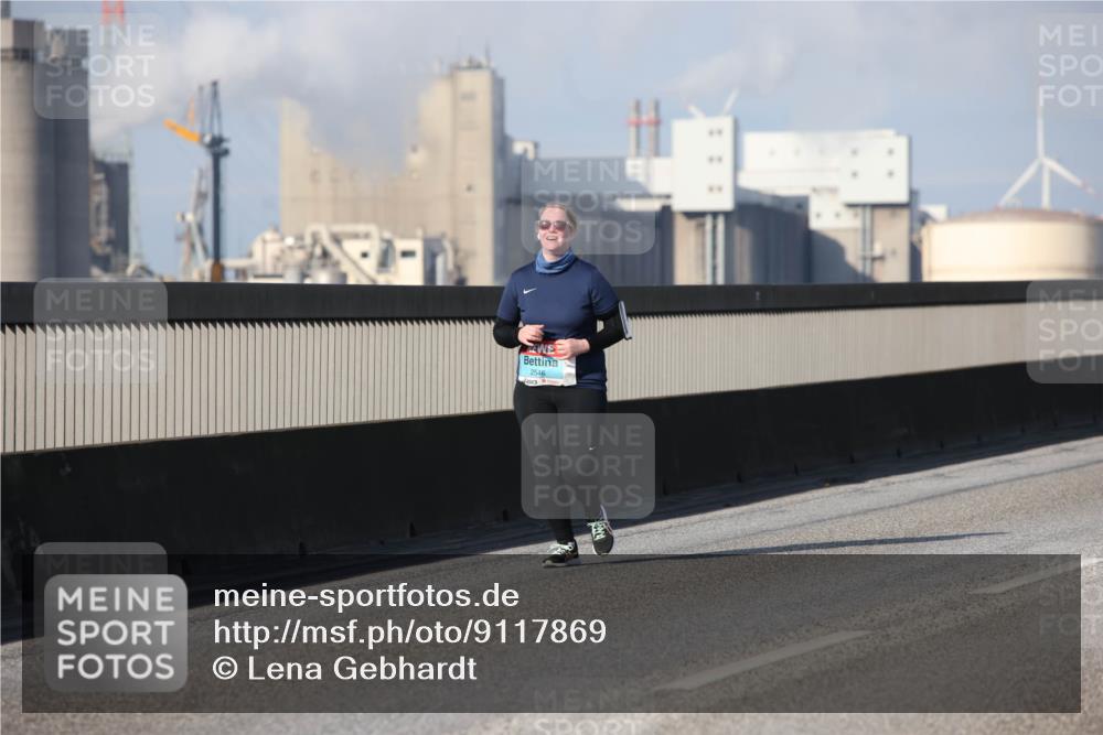 03.10.2025 - Köhlbrandbrückenlauf Lena Gebhardt http://msf.ph/oto/9117869 03.10.2025 10:24:20 Position 2 2546 meine-sportfotos.de