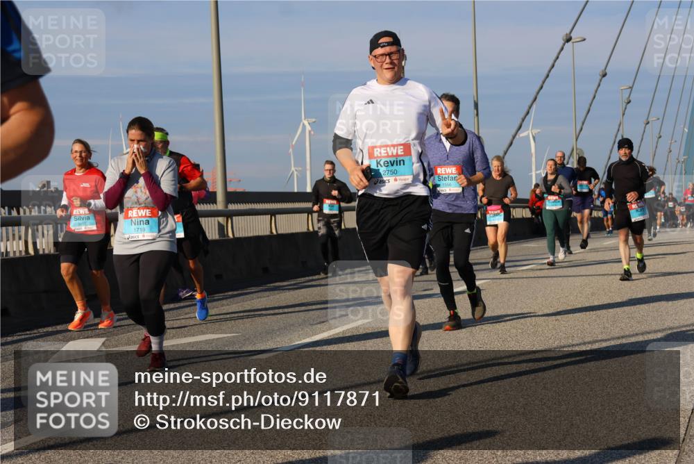 03.10.2025 - Köhlbrandbrückenlauf Strokosch-Dieckow http://msf.ph/oto/9117871 03.10.2025 09:51:45 Position 2 1719, 2750, 1556 meine-sportfotos.de