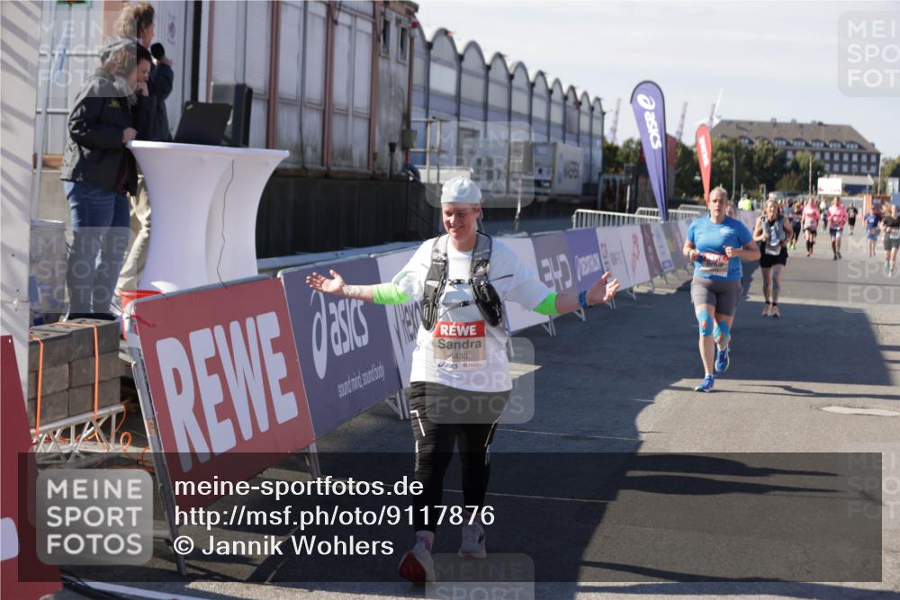 03.10.2025 - Köhlbrandbrückenlauf Jannik Wohlers http://msf.ph/oto/9117876 03.10.2025 13:34:07 Ziel 4438, 4919, 4970, 5036, 5300, 5593, 6095, 6246, 6420, 6421, 6574 meine-sportfotos.de