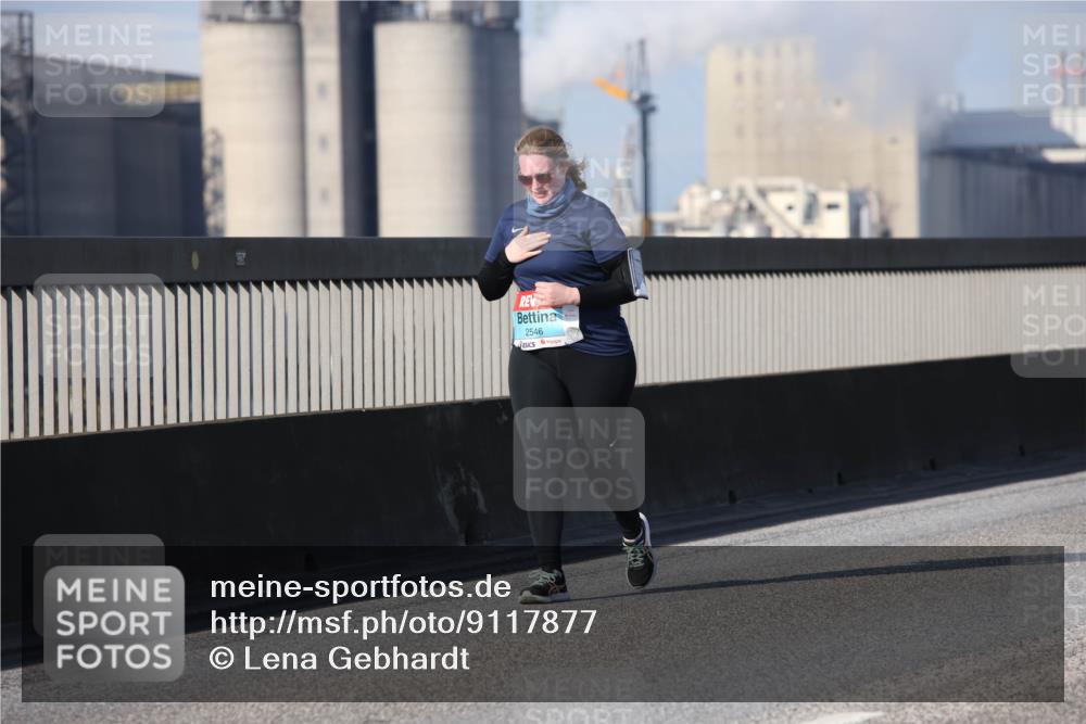 03.10.2025 - Köhlbrandbrückenlauf Lena Gebhardt http://msf.ph/oto/9117877 03.10.2025 10:24:22 Position 2 2546 meine-sportfotos.de