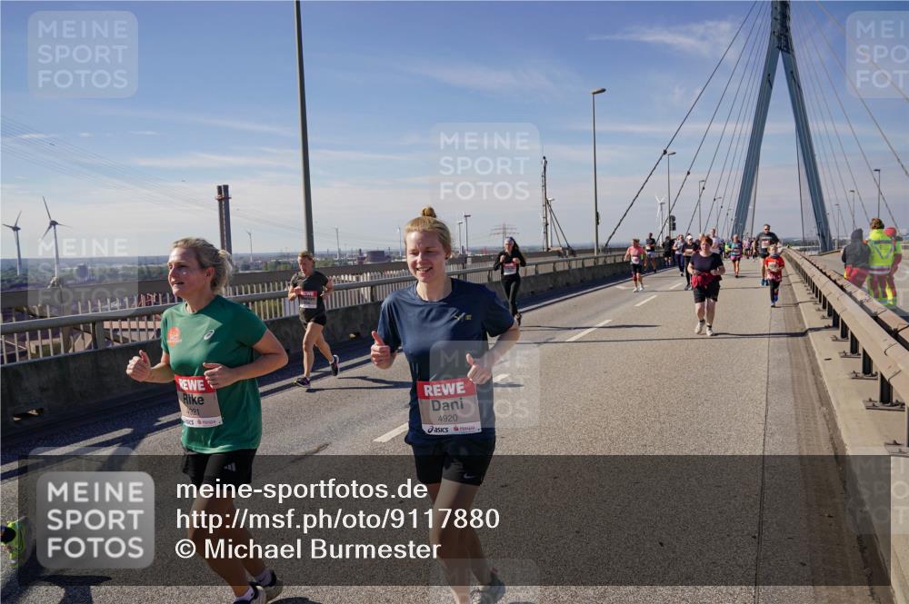 03.10.2025 - Köhlbrandbrückenlauf Michael Burmester http://msf.ph/oto/9117880 03.10.2025 12:59:16 Position 2 4921, 4920 meine-sportfotos.de