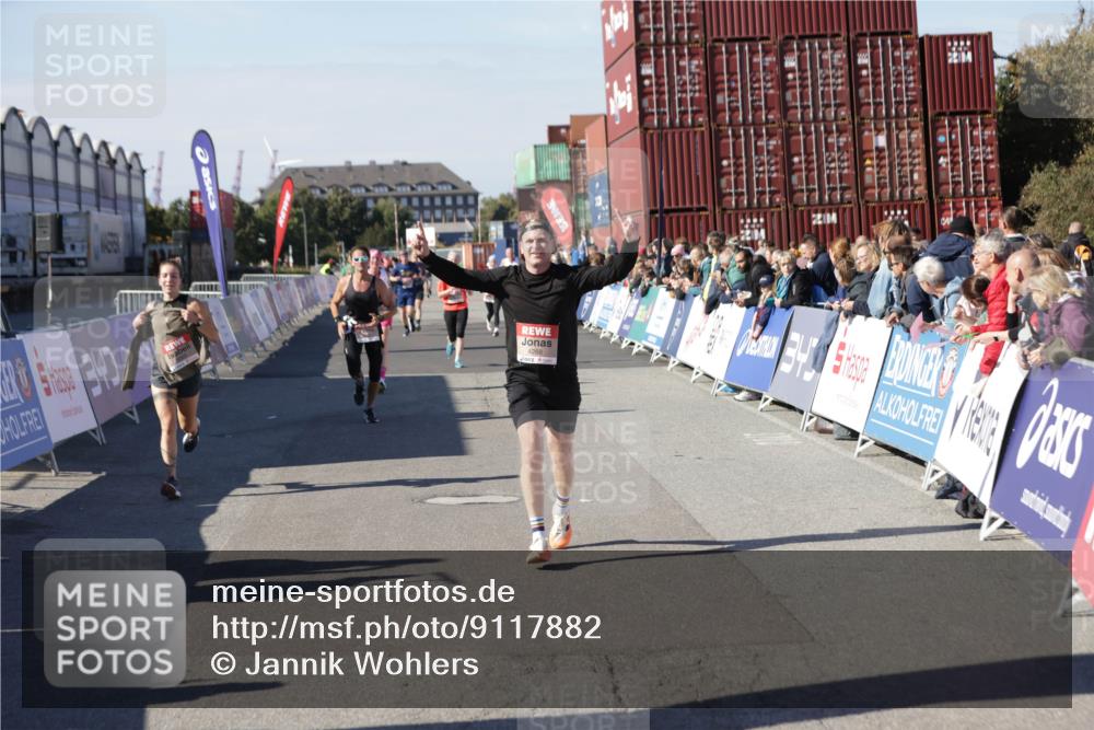 03.10.2025 - Köhlbrandbrückenlauf Jannik Wohlers http://msf.ph/oto/9117882 03.10.2025 13:03:19 Ziel 4085, 4208, 4225, 4268, 4283, 4856, 5048, 5063, 6279, 6612, 6722, 6784 meine-sportfotos.de