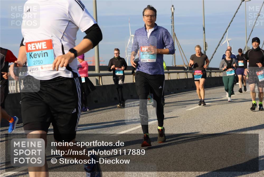 03.10.2025 - Köhlbrandbrückenlauf Strokosch-Dieckow http://msf.ph/oto/9117889 03.10.2025 09:51:46 Position 2 2750, 1556 meine-sportfotos.de