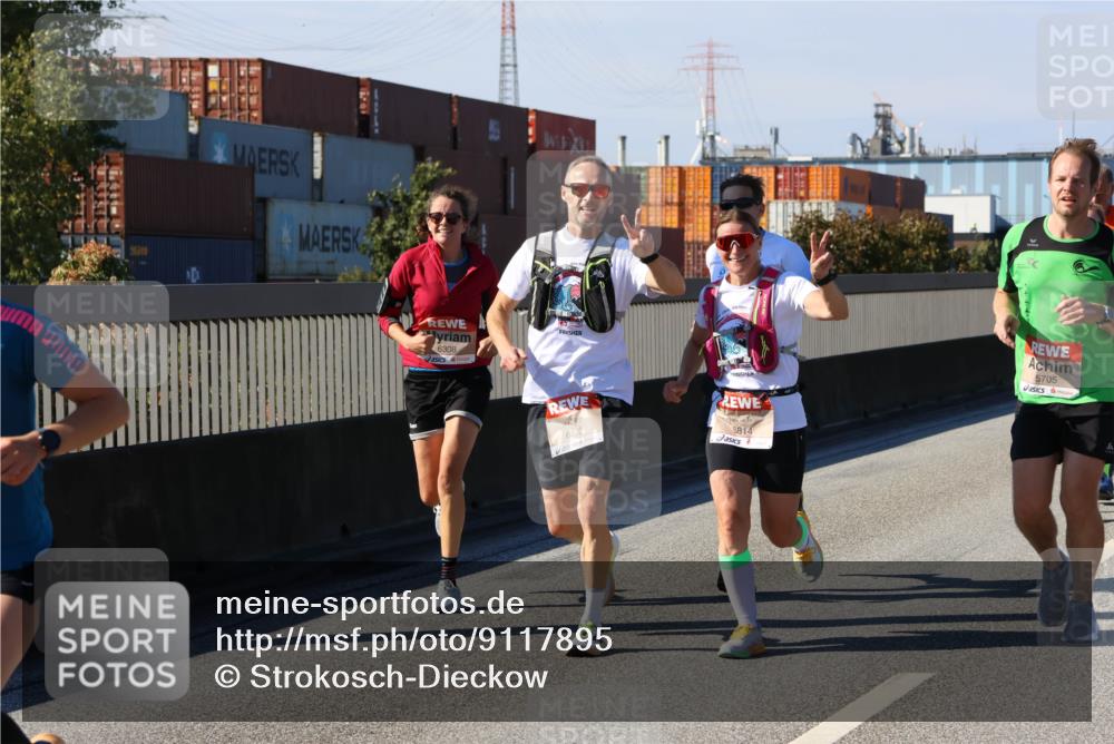 03.10.2025 - Köhlbrandbrückenlauf Strokosch-Dieckow http://msf.ph/oto/9117895 03.10.2025 12:53:43 Position 3 6308, 6816, 6814, 5705 meine-sportfotos.de