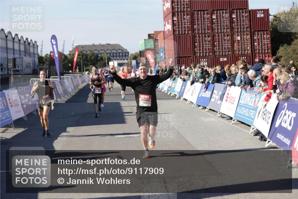 03.10.2025 - Köhlbrandbrückenlauf Jannik Wohlers http://msf.ph/oto/9117909 03.10.2025 13:03:20 Ziel 4085, 4208, 4225, 4268, 4283, 4856, 5048, 5063, 6279, 6612, 6632, 6722, 6784 meine-sportfotos.de