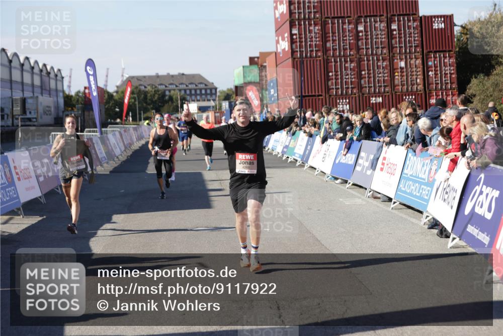 03.10.2025 - Köhlbrandbrückenlauf Jannik Wohlers http://msf.ph/oto/9117922 03.10.2025 13:03:20 Ziel 4085, 4208, 4225, 4268, 4283, 4856, 5048, 5063, 6279, 6612, 6632, 6722, 6784 meine-sportfotos.de