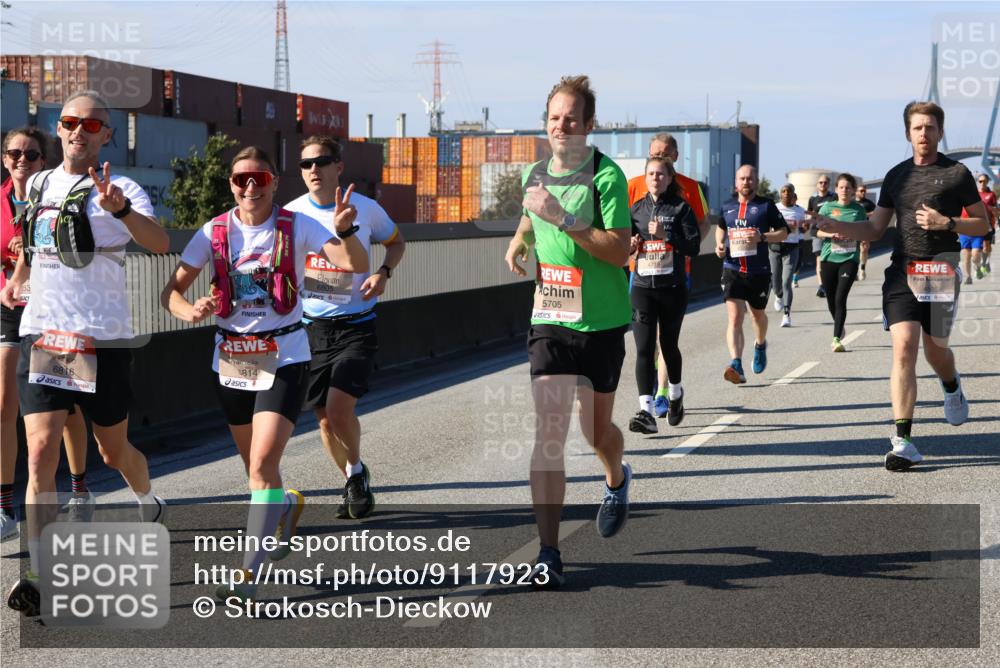 03.10.2025 - Köhlbrandbrückenlauf Strokosch-Dieckow http://msf.ph/oto/9117923 03.10.2025 12:53:44 Position 3 63, 6816, 814, 6805, 5705, 4718 meine-sportfotos.de