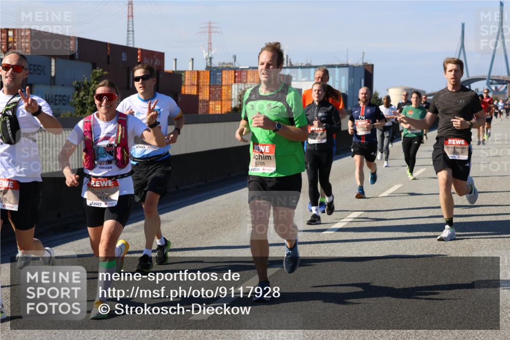03.10.2025 - Köhlbrandbrückenlauf Strokosch-Dieckow http://msf.ph/oto/9117928 03.10.2025 12:53:44 Position 3 316, 8814, 5705 meine-sportfotos.de