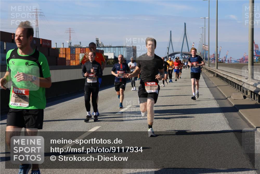 03.10.2025 - Köhlbrandbrückenlauf Strokosch-Dieckow http://msf.ph/oto/9117934 03.10.2025 12:53:45 Position 3 5705, 4505 meine-sportfotos.de