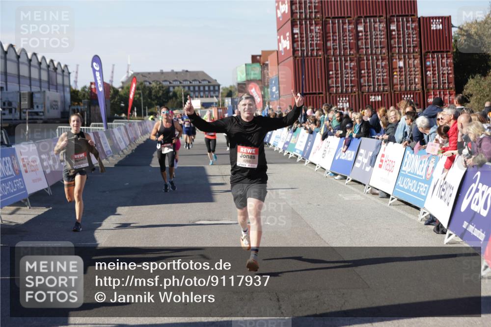 03.10.2025 - Köhlbrandbrückenlauf Jannik Wohlers http://msf.ph/oto/9117937 03.10.2025 13:03:20 Ziel 4085, 4208, 4225, 4268, 4283, 4856, 5048, 5063, 6279, 6612, 6632, 6722, 6784 meine-sportfotos.de