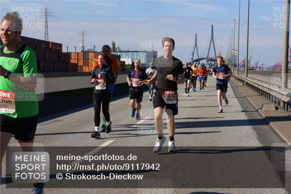 03.10.2025 - Köhlbrandbrückenlauf Strokosch-Dieckow http://msf.ph/oto/9117942 03.10.2025 12:53:45 Position 3 5705 meine-sportfotos.de