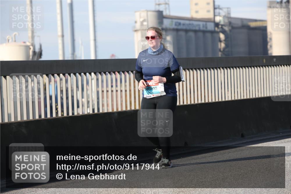 03.10.2025 - Köhlbrandbrückenlauf Lena Gebhardt http://msf.ph/oto/9117944 03.10.2025 10:24:25 Position 2 2546 meine-sportfotos.de
