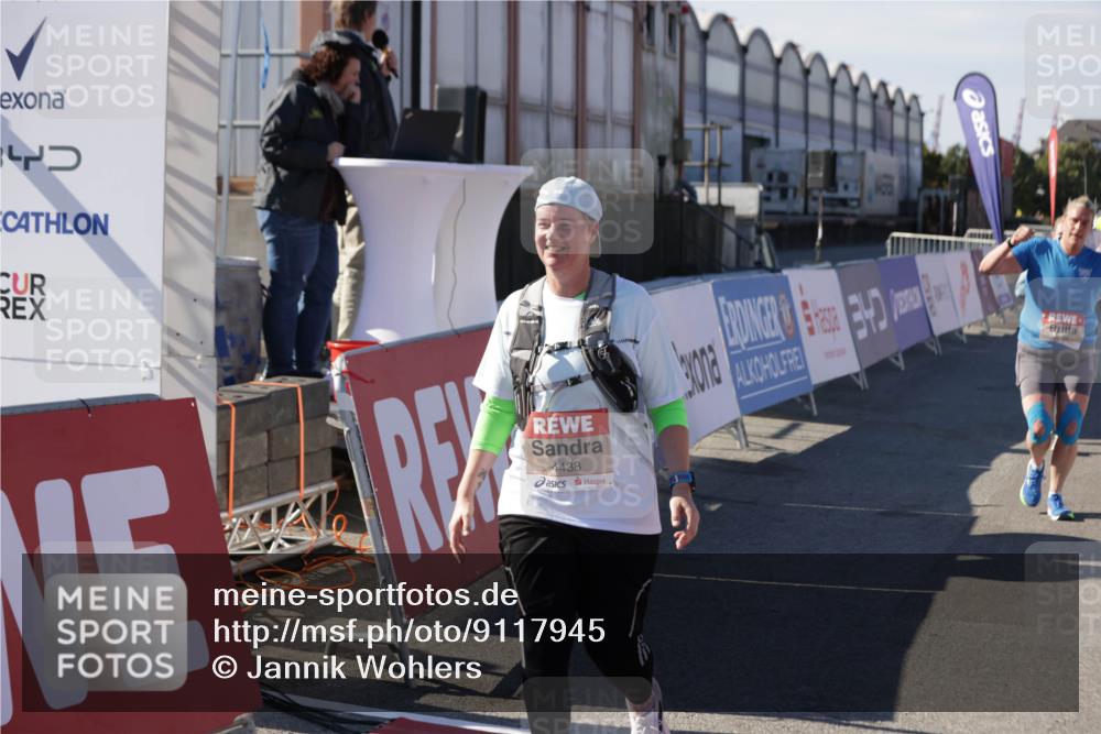 03.10.2025 - Köhlbrandbrückenlauf Jannik Wohlers http://msf.ph/oto/9117945 03.10.2025 13:34:08 Ziel 4438, 4919, 5300, 5593, 6095, 6246, 6420, 6421, 6574 meine-sportfotos.de