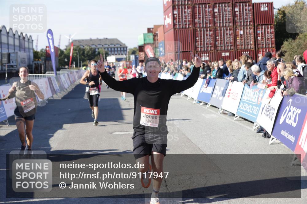 03.10.2025 - Köhlbrandbrückenlauf Jannik Wohlers http://msf.ph/oto/9117947 03.10.2025 13:03:21 Ziel 4085, 4208, 4225, 4268, 4283, 4856, 5048, 5063, 6279, 6612, 6632, 6722, 6784 meine-sportfotos.de