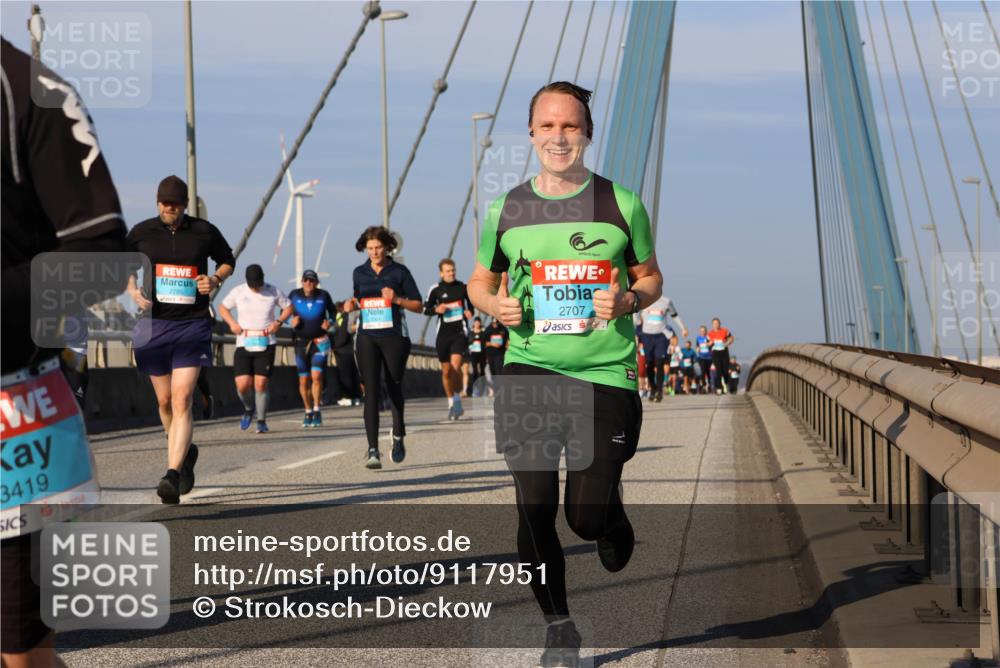 03.10.2025 - Köhlbrandbrückenlauf Strokosch-Dieckow http://msf.ph/oto/9117951 03.10.2025 09:51:50 Position 2 3419, 2785, 2707 meine-sportfotos.de