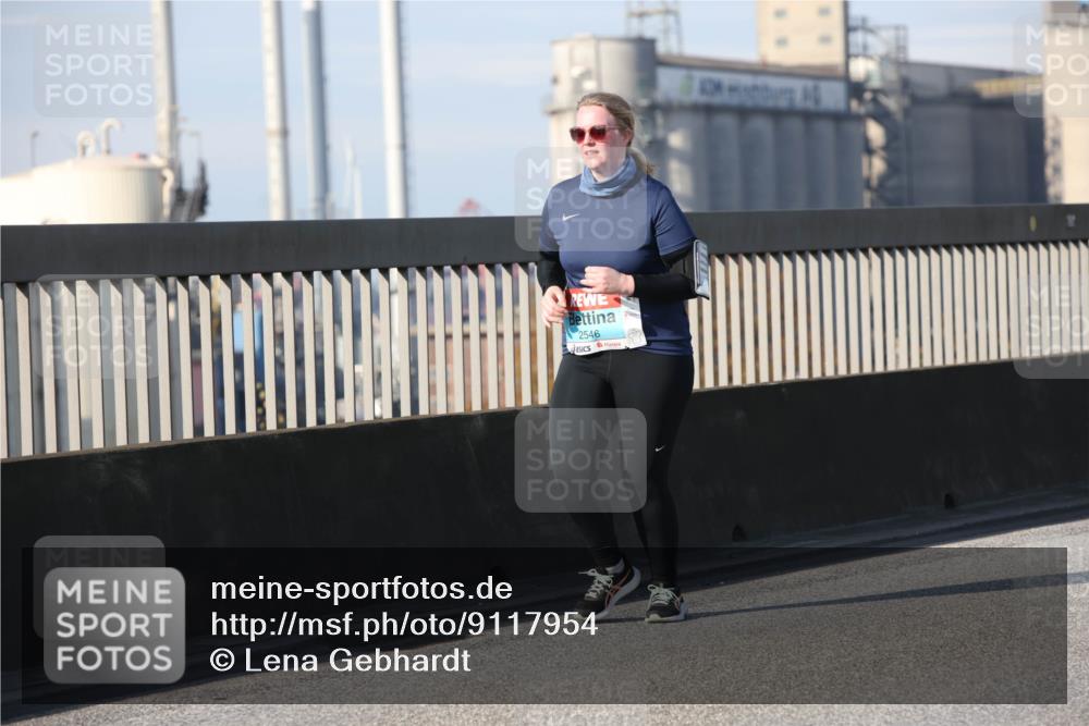 03.10.2025 - Köhlbrandbrückenlauf Lena Gebhardt http://msf.ph/oto/9117954 03.10.2025 10:24:25 Position 2 2546 meine-sportfotos.de