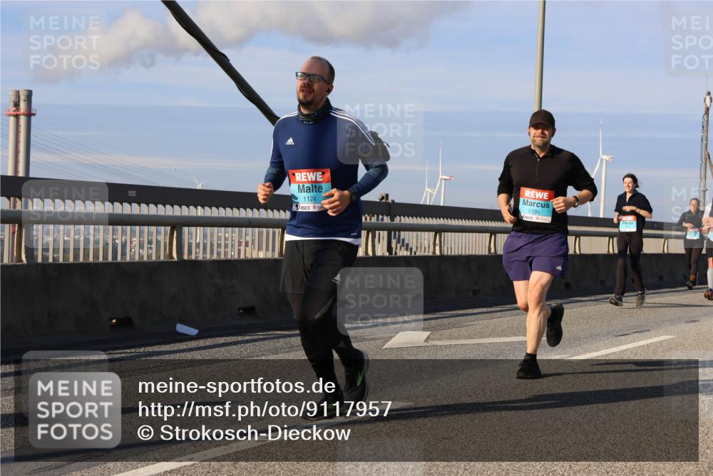03.10.2025 - Köhlbrandbrückenlauf Strokosch-Dieckow http://msf.ph/oto/9117957 03.10.2025 09:51:53 Position 2 1124, 2785 meine-sportfotos.de