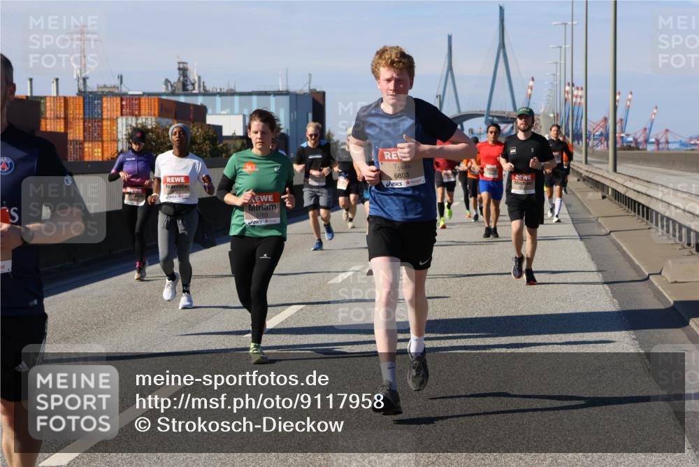 03.10.2025 - Köhlbrandbrückenlauf Strokosch-Dieckow http://msf.ph/oto/9117958 03.10.2025 12:53:48 Position 3 5763, 6803 meine-sportfotos.de