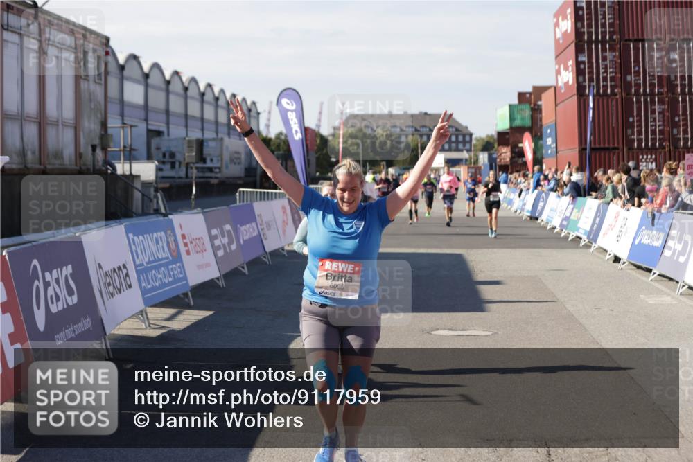 03.10.2025 - Köhlbrandbrückenlauf Jannik Wohlers http://msf.ph/oto/9117959 03.10.2025 13:34:09 Ziel 4438, 5593, 6095, 6420, 6421, 6574 meine-sportfotos.de
