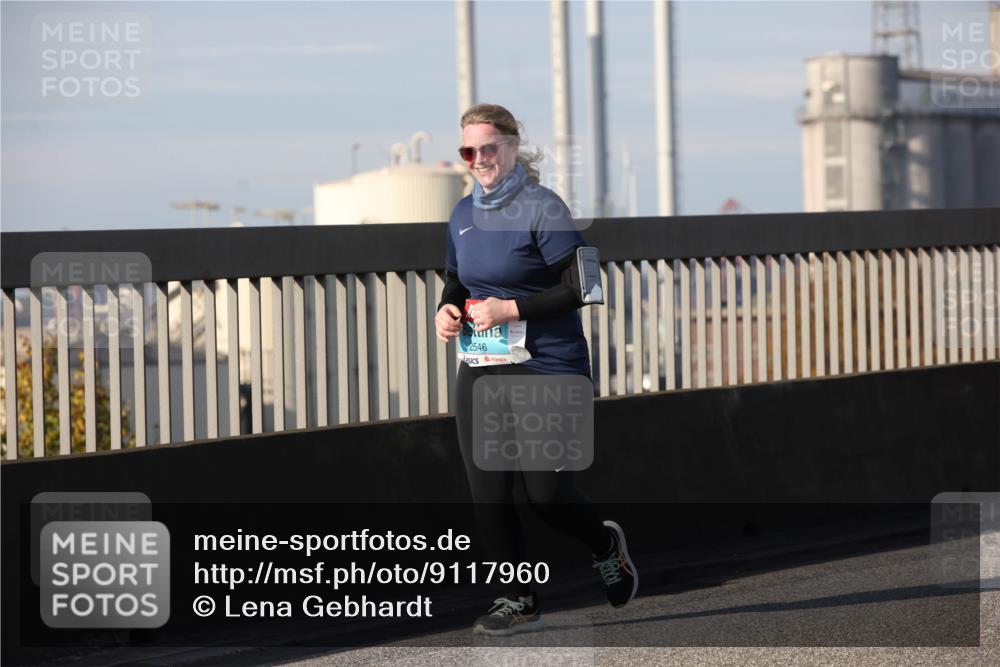 03.10.2025 - Köhlbrandbrückenlauf Lena Gebhardt http://msf.ph/oto/9117960 03.10.2025 10:24:26 Position 2 2546 meine-sportfotos.de