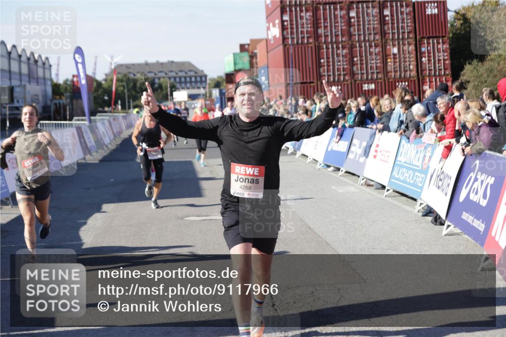 03.10.2025 - Köhlbrandbrückenlauf Jannik Wohlers http://msf.ph/oto/9117966 03.10.2025 13:03:21 Ziel 4085, 4208, 4225, 4268, 4283, 4856, 5048, 5063, 6279, 6612, 6632, 6722, 6784 meine-sportfotos.de