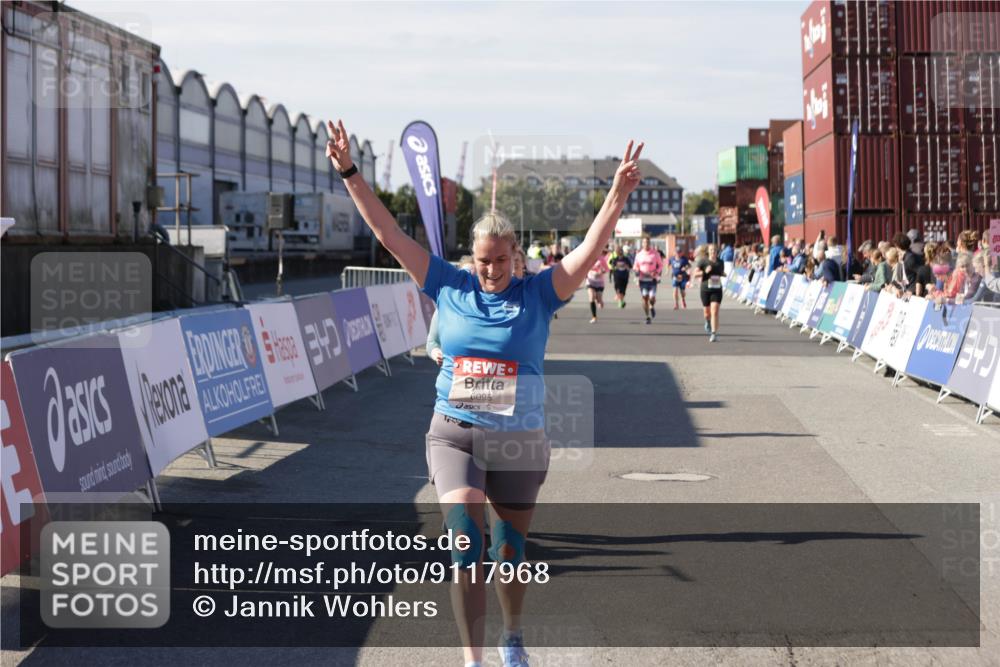 03.10.2025 - Köhlbrandbrückenlauf Jannik Wohlers http://msf.ph/oto/9117968 03.10.2025 13:34:10 Ziel 4438, 5593, 6095, 6420, 6421, 6574 meine-sportfotos.de