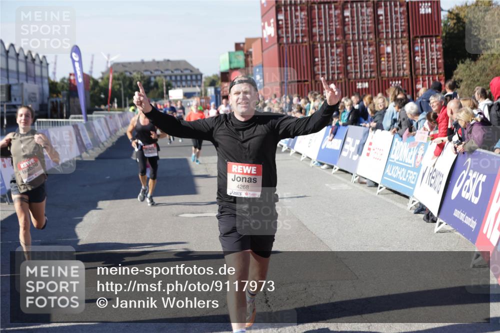 03.10.2025 - Köhlbrandbrückenlauf Jannik Wohlers http://msf.ph/oto/9117973 03.10.2025 13:03:21 Ziel 4085, 4208, 4225, 4268, 4283, 4856, 5048, 5063, 6279, 6612, 6632, 6722, 6784 meine-sportfotos.de
