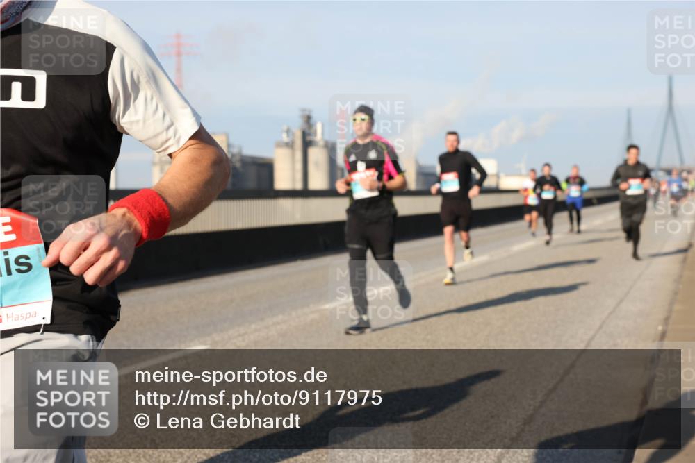 03.10.2025 - Köhlbrandbrückenlauf Lena Gebhardt http://msf.ph/oto/9117975 03.10.2025 09:44:35 Position 2  meine-sportfotos.de