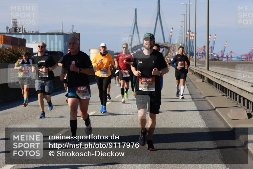 03.10.2025 - Köhlbrandbrückenlauf Strokosch-Dieckow http://msf.ph/oto/9117976 03.10.2025 12:53:50 Position 3 3, 6647, 5242 meine-sportfotos.de