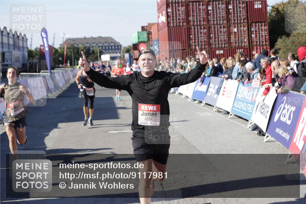03.10.2025 - Köhlbrandbrückenlauf Jannik Wohlers http://msf.ph/oto/9117981 03.10.2025 13:03:21 Ziel 4085, 4208, 4225, 4268, 4283, 4856, 5048, 5063, 6279, 6612, 6632, 6722, 6784 meine-sportfotos.de