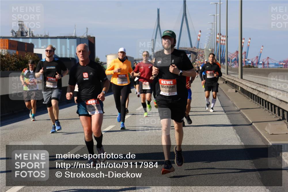 03.10.2025 - Köhlbrandbrückenlauf Strokosch-Dieckow http://msf.ph/oto/9117984 03.10.2025 12:53:51 Position 3 5740, 6647, 5242 meine-sportfotos.de