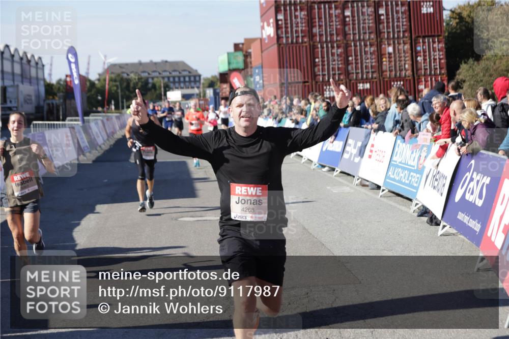 03.10.2025 - Köhlbrandbrückenlauf Jannik Wohlers http://msf.ph/oto/9117987 03.10.2025 13:03:21 Ziel 4085, 4208, 4225, 4268, 4283, 4856, 5048, 5063, 6279, 6612, 6632, 6722, 6784 meine-sportfotos.de
