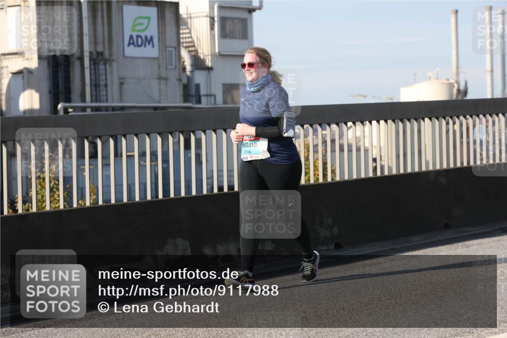 03.10.2025 - Köhlbrandbrückenlauf Lena Gebhardt http://msf.ph/oto/9117988 03.10.2025 10:24:28 Position 2 2546 meine-sportfotos.de