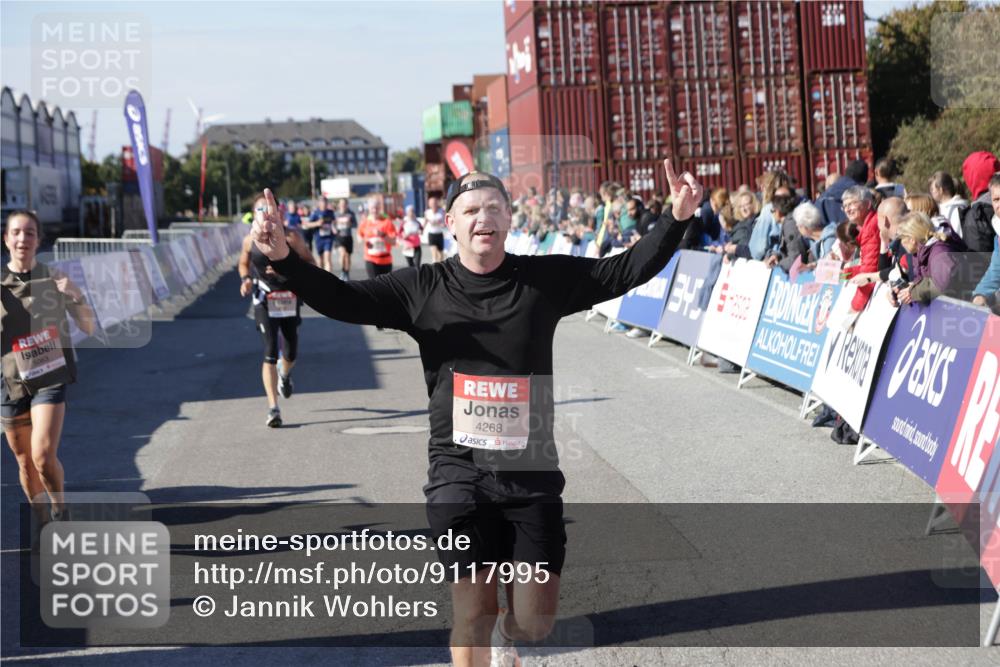 03.10.2025 - Köhlbrandbrückenlauf Jannik Wohlers http://msf.ph/oto/9117995 03.10.2025 13:03:21 Ziel 4085, 4208, 4225, 4268, 4283, 4856, 5048, 5063, 6279, 6612, 6632, 6722, 6784 meine-sportfotos.de