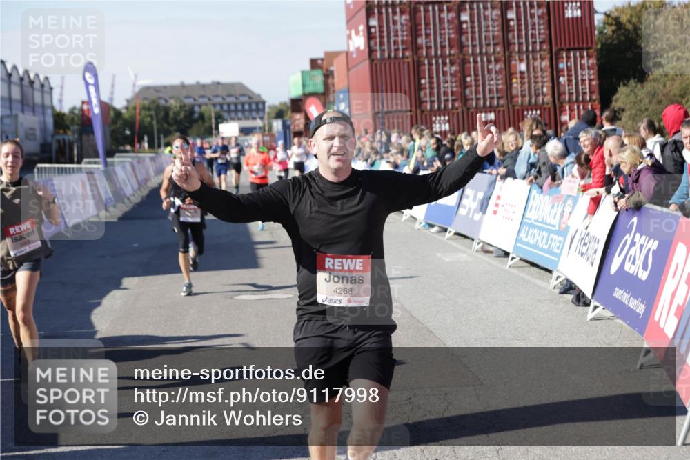 03.10.2025 - Köhlbrandbrückenlauf Jannik Wohlers http://msf.ph/oto/9117998 03.10.2025 13:03:21 Ziel 4085, 4208, 4225, 4268, 4283, 4856, 5048, 5063, 6279, 6612, 6632, 6722, 6784 meine-sportfotos.de