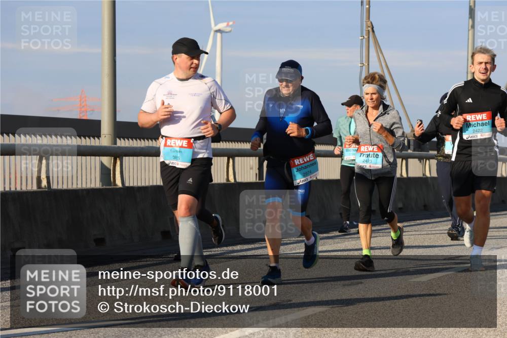 03.10.2025 - Köhlbrandbrückenlauf Strokosch-Dieckow http://msf.ph/oto/9118001 03.10.2025 09:51:56 Position 2 385, 2974, 2423, 2422 meine-sportfotos.de