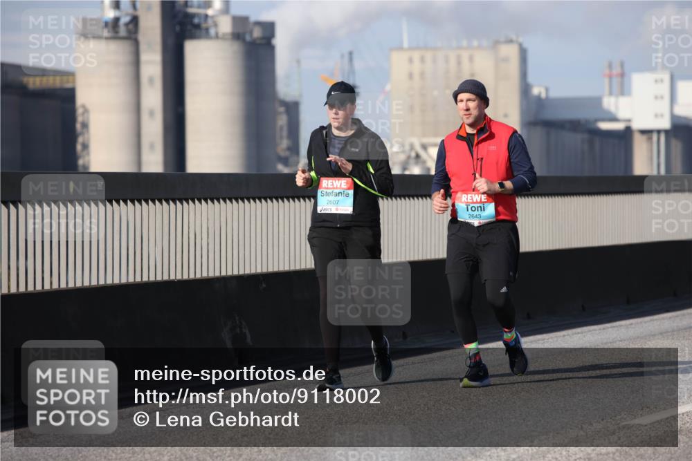 03.10.2025 - Köhlbrandbrückenlauf Lena Gebhardt http://msf.ph/oto/9118002 03.10.2025 10:24:34 Position 2 2607, 2643 meine-sportfotos.de
