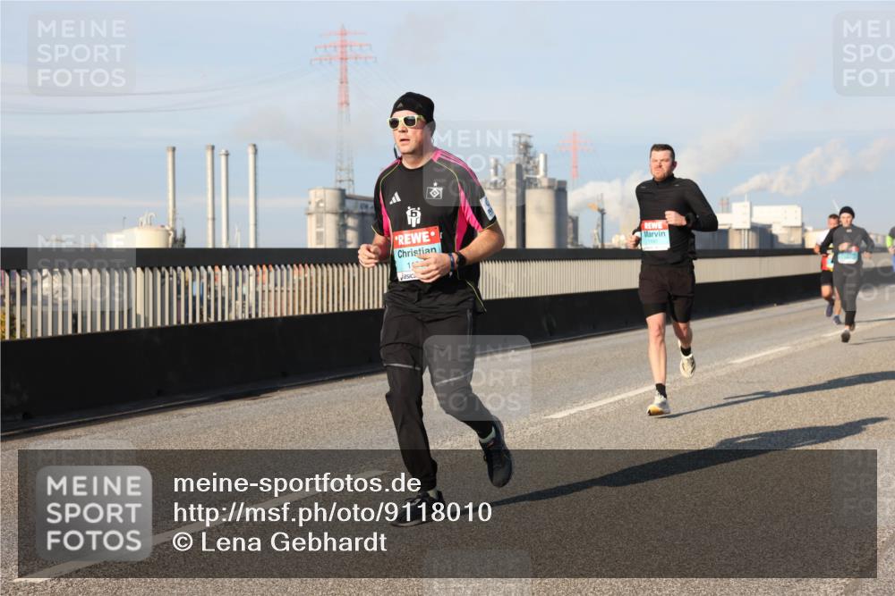 03.10.2025 - Köhlbrandbrückenlauf Lena Gebhardt http://msf.ph/oto/9118010 03.10.2025 09:44:36 Position 2 6, 1, 1197 meine-sportfotos.de