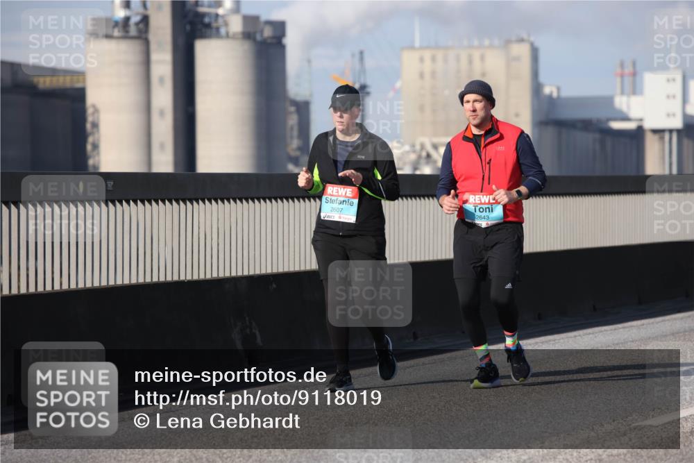 03.10.2025 - Köhlbrandbrückenlauf Lena Gebhardt http://msf.ph/oto/9118019 03.10.2025 10:24:34 Position 2 2607, 2643 meine-sportfotos.de