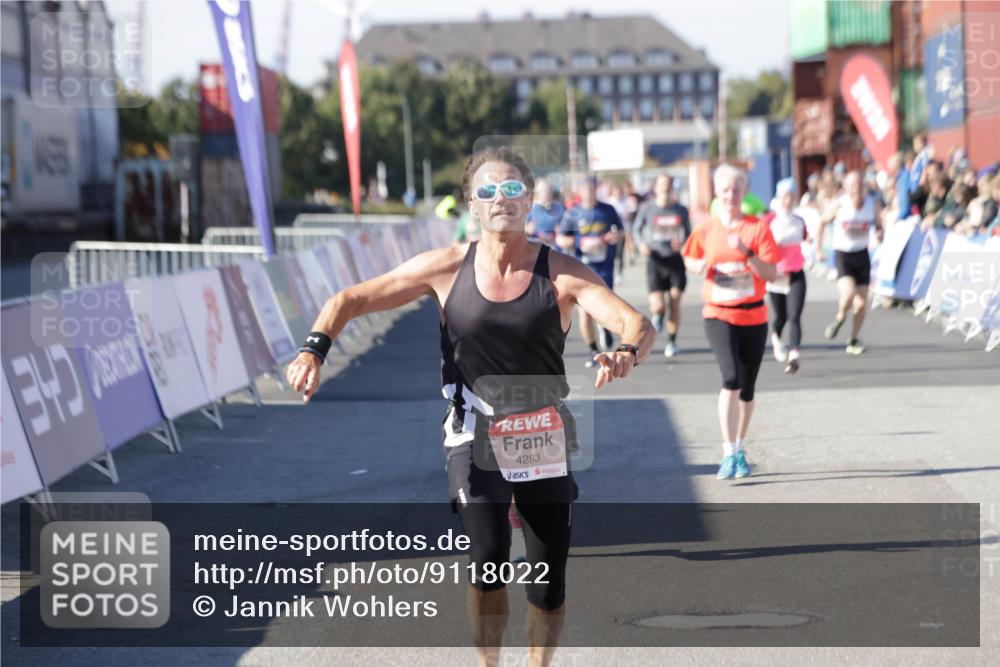 03.10.2025 - Köhlbrandbrückenlauf Jannik Wohlers http://msf.ph/oto/9118022 03.10.2025 13:03:22 Ziel 4085, 4208, 4225, 4268, 4283, 4454, 4856, 5048, 5063, 6279, 6612, 6632, 6722, 6784 meine-sportfotos.de