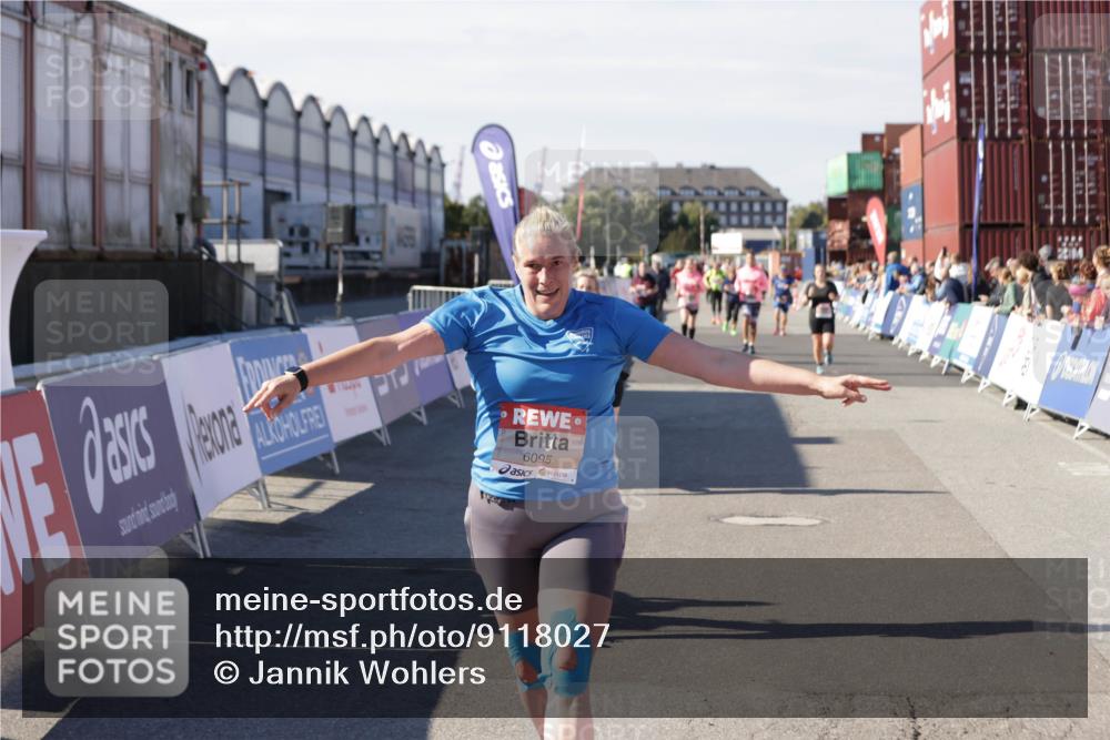 03.10.2025 - Köhlbrandbrückenlauf Jannik Wohlers http://msf.ph/oto/9118027 03.10.2025 13:34:10 Ziel 4438, 5593, 6095, 6420, 6421, 6574 meine-sportfotos.de