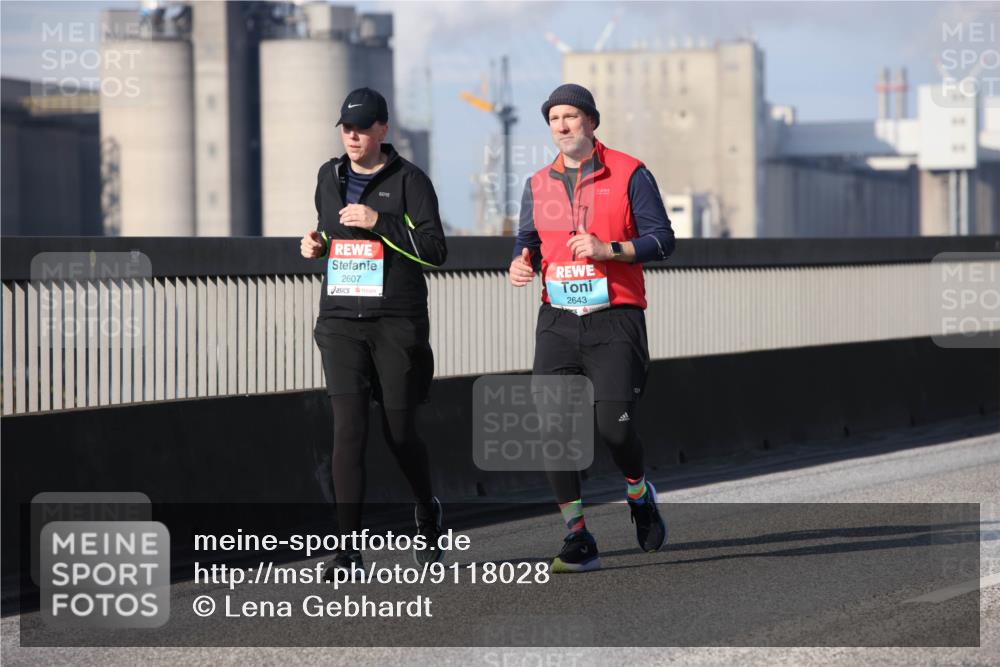 03.10.2025 - Köhlbrandbrückenlauf Lena Gebhardt http://msf.ph/oto/9118028 03.10.2025 10:24:35 Position 2 2607, 2643, 222 meine-sportfotos.de
